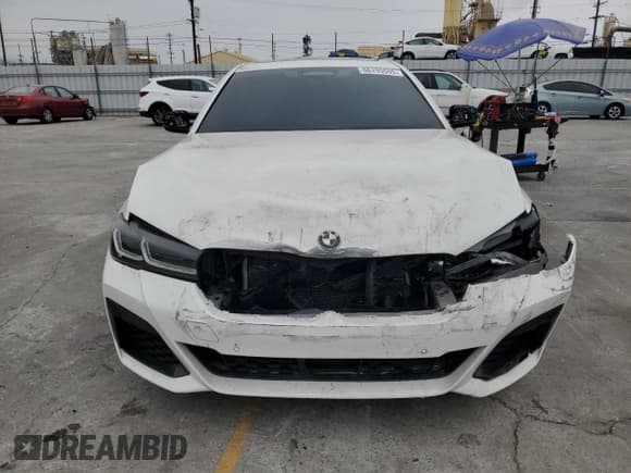 ✅ 2021 BMW 5 Series M550i xDrive • VIN: WBA13BK02MCF83535 • Lot: 66195595. Wystawiony na Copart z przebiegiem 54 000 mil. Bezpłatny archiwum sprzedaży aukcyjnych z USA i szczegółowy raport historii pojazdu na DreamBid. Zdjęcie 5.