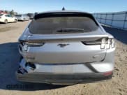 ✅ 2022 Ford Mustang Mach-E California Route 1 • VIN: 3FMTK2R73NMA19726 • Лот: 76319354. Опубликован ранее на Copart с пробегом Не указан. Бесплатный доступ к архиву аукционных продаж из США и подробный отчёт об истории автомобиля на DreamBid. Изображение 6.