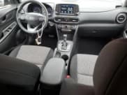 ✅ 2021 Hyundai Kona SEL Plus • VIN: KM8K6CAA5MU675966 • Лот: 39498294. Опубликован ранее на Copart с пробегом 43 273 миль. Бесплатный доступ к архиву аукционных продаж из США и подробный отчёт об истории автомобиля на DreamBid. Изображение 8.