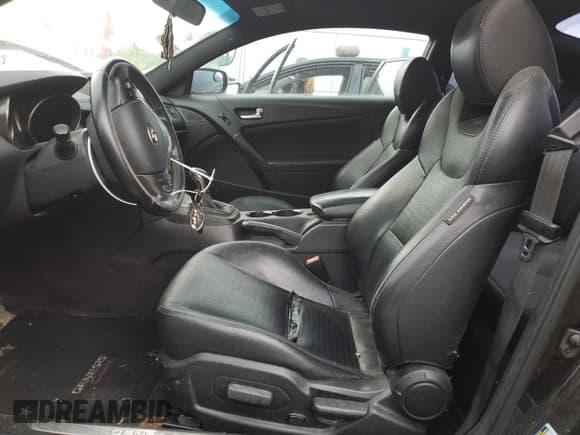 ✅ 2013 Hyundai Genesis Coupe 2.0T • VIN: KMHHT6KD2DU103895 • Lot: 63033935. Wystawiony na Copart z przebiegiem 226 018 mil. Bezpłatny archiwum sprzedaży aukcyjnych z USA i szczegółowy raport historii pojazdu na DreamBid. Zdjęcie 7.