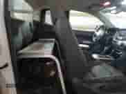 2020 Chevrolet Colorado 4WD LT z VIN 1GCHTCEA3L1158358, wystawiony jako Copart lot #78077744 z przebiegiem 83 084 mil mil oraz Czysty tytuł • Clean title. Historia ofert i sprzedaży dostępna na DreamBid. Obrazek 10.