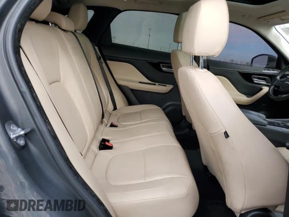 ✅ 2017 Jaguar F-Pace 35t • VIN: SADCS2BV8HA061263 • Lot: 48412045. Wystawiony na Copart z przebiegiem 98 290 mil. Bezpłatny archiwum sprzedaży aukcyjnych z USA i szczegółowy raport historii pojazdu na DreamBid. Zdjęcie 11.