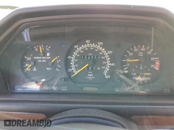 ✅ 1992 Mercedes-Benz 300 E • VIN: WDBEA30D2NB596584 • Лот: 61810125. Опубликован ранее на Copart с пробегом 134 906 миль. Бесплатный доступ к архиву аукционных продаж из США и подробный отчёт об истории автомобиля на DreamBid. Изображение 9.