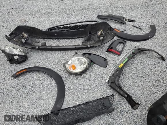 ✅ 2011 MINI Clubman S • VIN: WMWZG3C59BTY35752 • Lot: 84673164. Wystawiony na Copart z przebiegiem 81 013 mil. Bezpłatny archiwum sprzedaży aukcyjnych z USA i szczegółowy raport historii pojazdu na DreamBid. Zdjęcie 12.