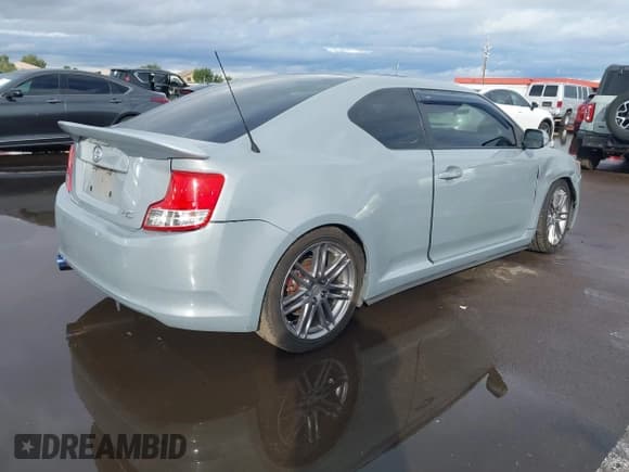 ✅ 2013 Scion tC • VIN: JTKJF5C70D3056557 • Lot: 43711854. Wystawiony na IAAI z przebiegiem 132 546 mil. Bezpłatny archiwum sprzedaży aukcyjnych z USA i szczegółowy raport historii pojazdu na DreamBid. Zdjęcie 4.