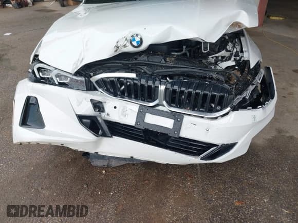 ✅ 2025 BMW 3 Series 330i xDrive • VIN: 3MW89CW0XS8F01632 • Lot: 43001651. Wystawiony na IAAI z przebiegiem 19 033 mil. Bezpłatny archiwum sprzedaży aukcyjnych z USA i szczegółowy raport historii pojazdu na DreamBid. Zdjęcie 6.