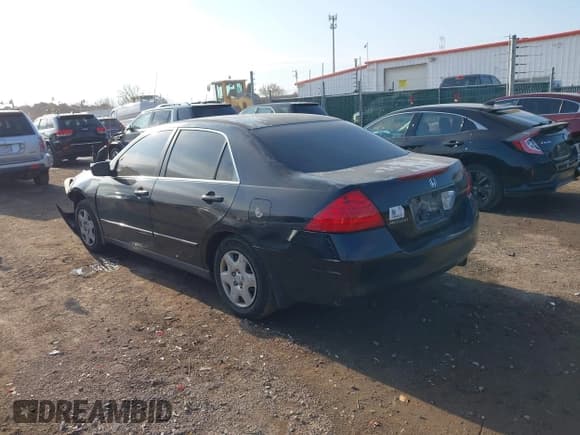 ✅ 2007 Honda Accord • VIN: 1HGTM56497A090750 • Lot: 43705104. Listed on IAAI with 184,340 mi. Free auction sales archive from the USA and detailed vehicle history report at DreamBid. Image 3.