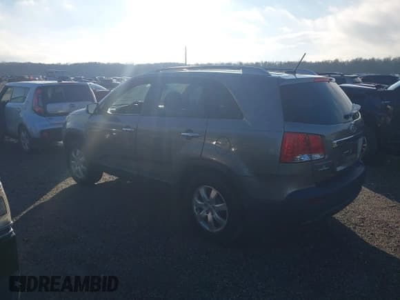 ✅ 2013 Kia Sorento LX • VIN: 5XYKT3A62DG408617 • Лот: 43801737. Опубликован ранее на IAAI с пробегом 150 282 миль. Бесплатный доступ к архиву аукционных продаж из США и подробный отчёт об истории автомобиля на DreamBid. Изображение 3.