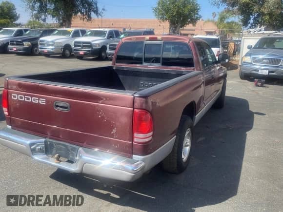 2000 Dodge Dakota z VIN 1B7GL22X1YS549590, wystawiony jako Copart lot #72645444 z przebiegiem 179 924 mil mil oraz Czysty tytuł • Clean title. Historia ofert i sprzedaży dostępna na DreamBid. Obrazek 4.