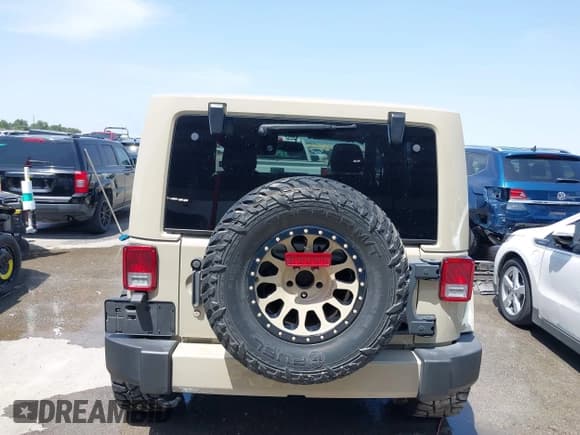 ✅ 2018 Jeep Wrangler Sahara • VIN: 1C4AJWBGXJL811092 • Lot: 42305620. Listed on IAAI with 41,021 mi. Free auction sales archive from the USA and detailed vehicle history report at DreamBid. Image 16.