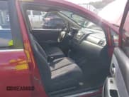 ✅ 2007 Nissan Versa S • VIN: 3N1BC11E57L427710 • Lot: 42684464. Wystawiony na IAAI z przebiegiem 228 501 mil. Bezpłatny archiwum sprzedaży aukcyjnych z USA i szczegółowy raport historii pojazdu na DreamBid. Zdjęcie 5.