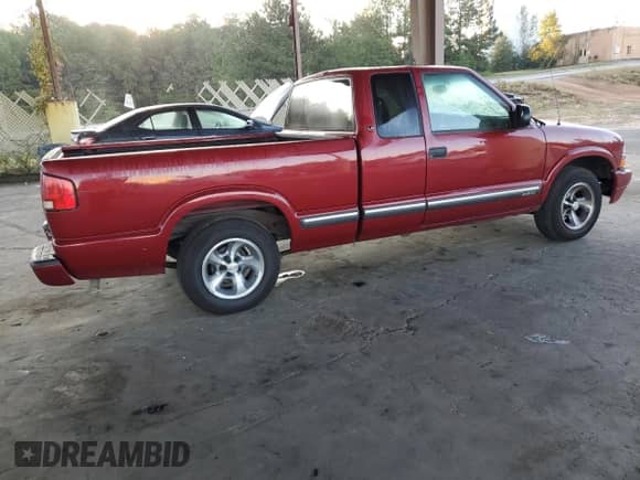2001 Chevrolet S-10 LS с VIN 1GCCS19W718180469, выставлен на аукционе Copart как лот 73985274 с пробегом 76 639 миль миль и Списание • Salvage title. История ставок и продаж доступна на DreamBid. Изображение 3.
