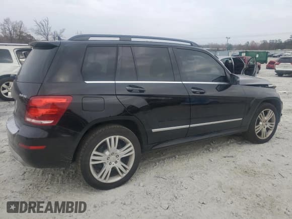 ✅ 2015 Mercedes-Benz GLK 250 • VIN: WDCGG0EB8FG350264 • Лот: 93952705. Опубликован ранее на Copart с пробегом 199 936 миль. Бесплатный доступ к архиву аукционных продаж из США и подробный отчёт об истории автомобиля на DreamBid. Изображение 3.