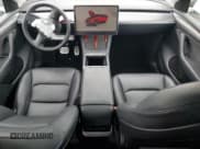 ✅ 2022 Tesla Model Y Long Range • VIN: 7SAYGAEE8NF520080 • Lot: 43333385. Wystawiony na Copart z przebiegiem 59 816 mil. Bezpłatny archiwum sprzedaży aukcyjnych z USA i szczegółowy raport historii pojazdu na DreamBid. Zdjęcie 8.