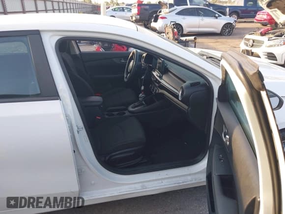 ✅ 2020 Kia Forte LXS • VIN: 3KPF24AD3LE199229 • Лот: 43492391. Опубликован ранее на IAAI с пробегом 105 529 миль. Бесплатный доступ к архиву аукционных продаж из США и подробный отчёт об истории автомобиля на DreamBid. Изображение 5.