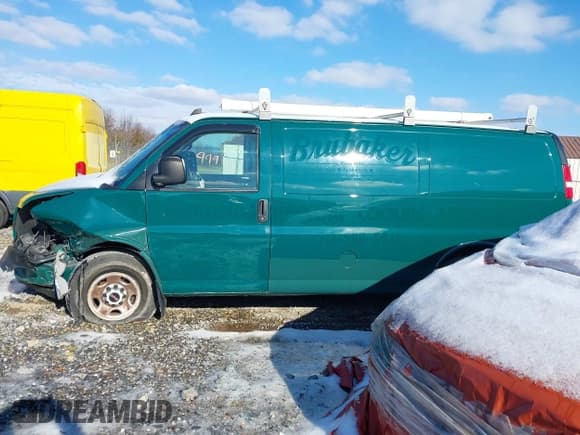✅ 2018 GMC Savana Cargo • VIN: 1GTW7AFG7J1322999 • Лот: 43589991. Опубликован ранее на IAAI с пробегом 105 777 миль. Бесплатный доступ к архиву аукционных продаж из США и подробный отчёт об истории автомобиля на DreamBid. Изображение 14.
