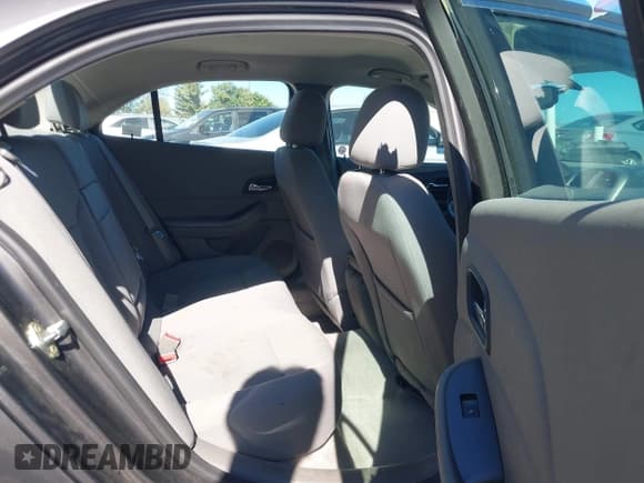 ✅ 2013 Chevrolet Malibu LS • VIN: 1G11B5SA0DF169660 • Lot: 43467192. Wystawiony na IAAI z przebiegiem 159 220 mil. Bezpłatny archiwum sprzedaży aukcyjnych z USA i szczegółowy raport historii pojazdu na DreamBid. Zdjęcie 8.