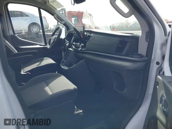 ✅ 2024 Ford Transit Passenger XL • VIN: 1FBAX2Y82RKA83460 • Лот: 41840551. Опубликован ранее на IAAI с пробегом 19 106 миль. Бесплатный доступ к архиву аукционных продаж из США и подробный отчёт об истории автомобиля на DreamBid. Изображение 5.