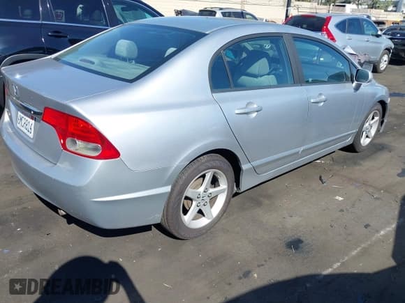 ✅ 2010 Honda Civic LX • VIN: 19XFA1F51AE068395 • Lot: 43529675. Wystawiony na IAAI z przebiegiem 139 000 mil. Bezpłatny archiwum sprzedaży aukcyjnych z USA i szczegółowy raport historii pojazdu na DreamBid. Zdjęcie 4.