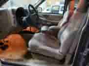 1998 Chevrolet Blazer LT z VIN 1GNDT13W5W2275852, wystawiony jako Copart lot #77938284 z przebiegiem 181 678 mil mil oraz Czysty tytuł • Clean title. Historia ofert i sprzedaży dostępna na DreamBid. Obrazek 7.