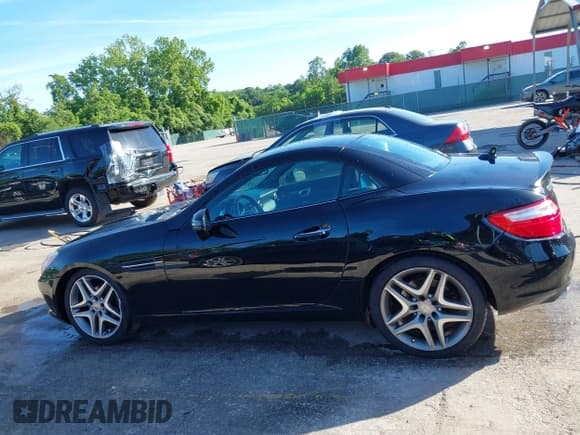 ✅ 2014 Mercedes-Benz SLK 250 • VIN: WDDPK4HAXEF083492 • Lot: 42289662. Wystawiony na IAAI z przebiegiem 100 118 mil. Bezpłatny archiwum sprzedaży aukcyjnych z USA i szczegółowy raport historii pojazdu na DreamBid. Zdjęcie 14.