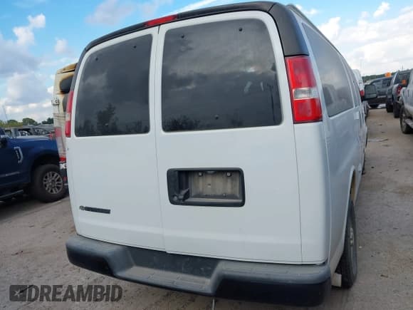 ✅ 2019 Chevrolet Express Passenger LS • VIN: 1GAZGNFPXK1367952 • Lot: 43230880. Listed on IAAI with 34,146 mi. Free auction sales archive from the USA and detailed vehicle history report at DreamBid. Image 16.