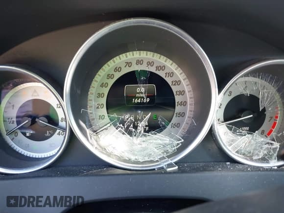 ✅ 2014 Mercedes-Benz C 250 • VIN: WDDGJ4HBXEG288865 • Lot: 43670758. Listed on IAAI with 164,169 mi. Free auction sales archive from the USA and detailed vehicle history report at DreamBid. Image 7.