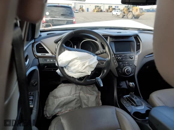 ✅ 2017 Hyundai Santa Fe 2.4L • VIN: 5NMZU3LBXHH019189 • Lot: 70523522. Listed on Copart with 84,038 mi. Free auction sales archive from the USA and detailed vehicle history report at DreamBid. Image 8.