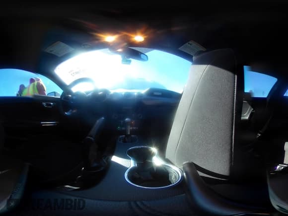 ✅ 2018 Ford Mustang EcoBoost • VIN: 1FA6P8THXJ5144641 • Lot: 43678072. Wystawiony na IAAI z przebiegiem 64 709 mil. Bezpłatny archiwum sprzedaży aukcyjnych z USA i szczegółowy raport historii pojazdu na DreamBid. Zdjęcie 18.