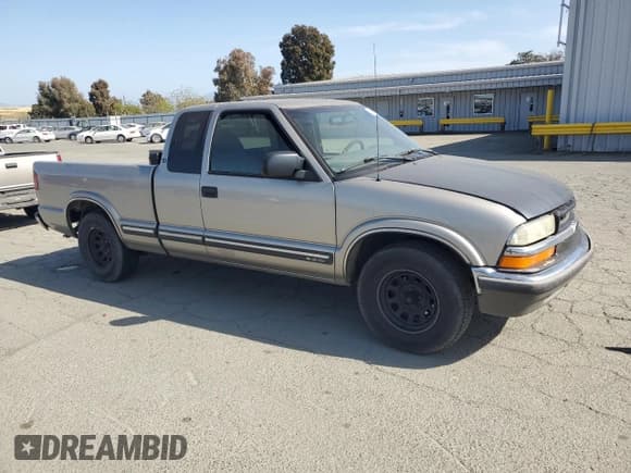 ✅ 2000 Chevrolet S-10 LS • VIN: 1GCCS19W2Y8221990 • Лот: 53942155. Опубликован ранее на Copart с пробегом 275 715 миль. Бесплатный доступ к архиву аукционных продаж из США и подробный отчёт об истории автомобиля на DreamBid. Изображение 4.