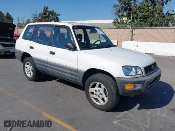 ✅ 1998 Toyota RAV4 • VIN: JT3GP10V5W7028005 • Lot: 43109289. Wystawiony na IAAI z przebiegiem 230 643 mil. Bezpłatny archiwum sprzedaży aukcyjnych z USA i szczegółowy raport historii pojazdu na DreamBid. Zdjęcie 1.