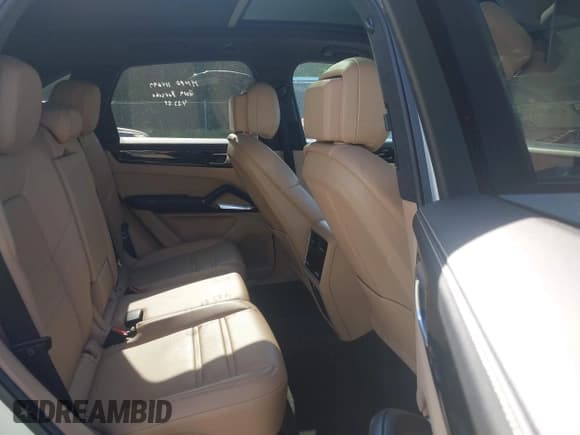 ✅ 2019 Porsche Cayenne Turbo • VIN: WP1AF2AY1KDA80728 • Lot: 42262855. Listed on IAAI with 89,898 mi. Free auction sales archive from the USA and detailed vehicle history report at DreamBid. Image 8.