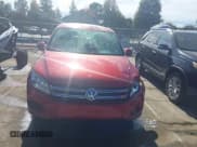 ✅ 2014 Volkswagen Tiguan S • VIN: WVGAV3AX2EW050613 • Lot: 43541966. Wystawiony na IAAI z przebiegiem 101 905 mil. Bezpłatny archiwum sprzedaży aukcyjnych z USA i szczegółowy raport historii pojazdu na DreamBid. Zdjęcie 12.