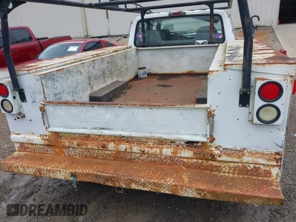 ✅ 1997 Ford F-250 • VIN: 1FTHW25F9VEA04505 • Lot: 41396056. Wystawiony na IAAI z przebiegiem 287 294 mil. Bezpłatny archiwum sprzedaży aukcyjnych z USA i szczegółowy raport historii pojazdu na DreamBid. Zdjęcie 17.