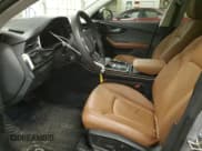 ✅ 2022 Audi Q8 Premium • VIN: WA1AVBF16ND019115 • Lot: 76989333. Wystawiony na Copart z przebiegiem 15 912 mil. Bezpłatny archiwum sprzedaży aukcyjnych z USA i szczegółowy raport historii pojazdu na DreamBid. Zdjęcie 7.