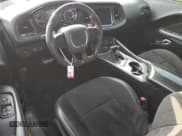 ✅ 2017 Dodge Challenger T/A 392 • VIN: 2C3CDZFJ4HH637913 • Lot: 56367985. Wystawiony na Copart z przebiegiem 42 623 mil. Bezpłatny archiwum sprzedaży aukcyjnych z USA i szczegółowy raport historii pojazdu na DreamBid. Zdjęcie 8.