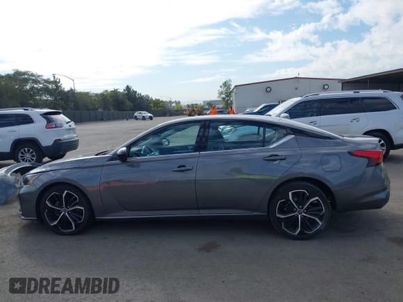 ✅ 2024 Nissan Altima SR • VIN: 1N4BL4CVXRN421468 • Lot: 43692245. Listed on IAAI with 26,285 mi. Free auction sales archive from the USA and detailed vehicle history report at DreamBid. Image 14.