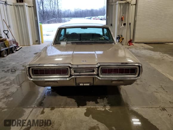 ✅ 1965 Ford Thunderbird • VIN: 5Y83Z133700 • Лот: 85529174. Опубликован ранее на Copart с пробегом Не указан. Бесплатный доступ к архиву аукционных продаж из США и подробный отчёт об истории автомобиля на DreamBid. Изображение 6.