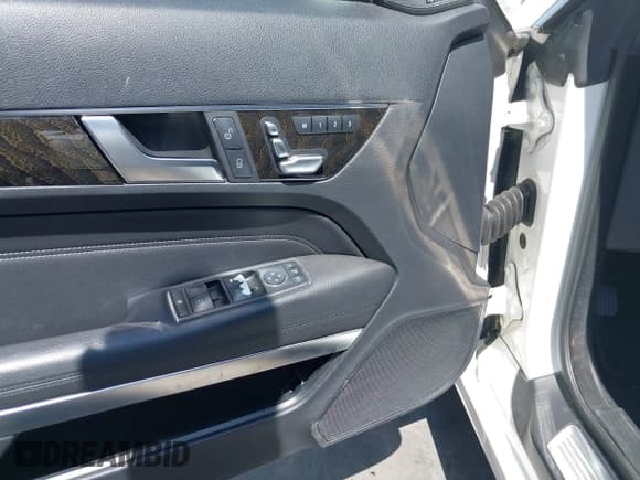 ✅ 2016 Mercedes-Benz E 400 • VIN: WDDKJ6FBXGF334843 • Lot: 41865178. Listed on IAAI with 166,091 mi. Free auction sales archive from the USA and detailed vehicle history report at DreamBid. Image 20.