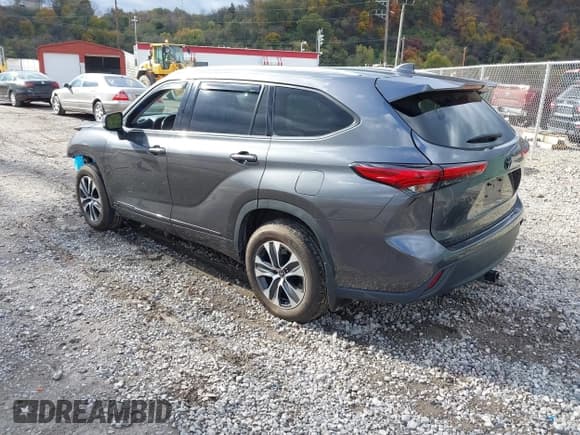 ✅ 2022 Toyota Highlander Hybrid XLE • VIN: 5TDGBRCH7NS541727 • Lot: 43573558. Wystawiony na IAAI z przebiegiem 79 995 mil. Bezpłatny archiwum sprzedaży aukcyjnych z USA i szczegółowy raport historii pojazdu na DreamBid. Zdjęcie 3.