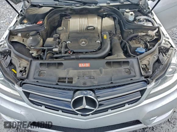 ✅ 2015 Mercedes-Benz C 250 • VIN: WDDGJ4HB1FG401037 • Lot: 95321445. Wystawiony na Copart z przebiegiem 173 096 mil. Bezpłatny archiwum sprzedaży aukcyjnych z USA i szczegółowy raport historii pojazdu na DreamBid. Zdjęcie 11.