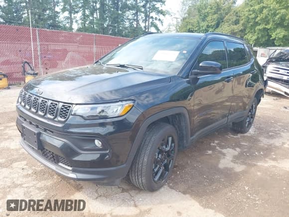 ✅ 2025 Jeep Compass Latitude • VIN: 3C4NJDBN9ST566313 • Lot: 43060734. Listed on IAAI with 5,216 mi. Free auction sales archive from the USA and detailed vehicle history report at DreamBid. Image 2.