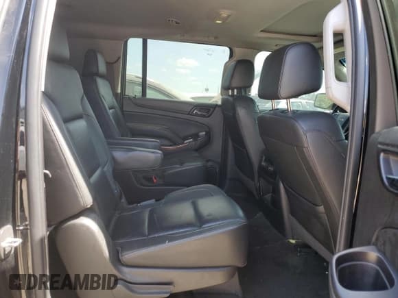 ✅ 2017 Chevrolet Suburban Premier • VIN: 1GNSCJKC1HR111359 • Lot: 70446134. Wystawiony na Copart z przebiegiem 168 824 mil. Bezpłatny archiwum sprzedaży aukcyjnych z USA i szczegółowy raport historii pojazdu na DreamBid. Zdjęcie 11.