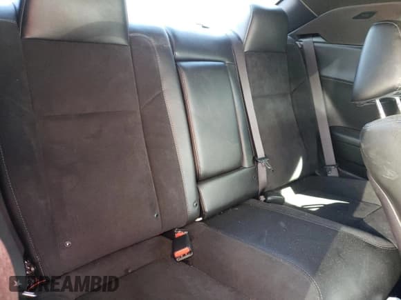 ✅ 2019 Dodge Challenger R/T • VIN: 2C3CDZBT1KH666672 • Lot: 45223183. Wystawiony na Copart z przebiegiem 63 834 mil. Bezpłatny archiwum sprzedaży aukcyjnych z USA i szczegółowy raport historii pojazdu na DreamBid. Zdjęcie 10.