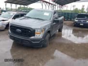 ✅ 2022 Ford F-150 XL • VIN: 1FTMF1CB1NKE51677 • Lot: 42178807. Wystawiony na IAAI z przebiegiem 8 260 mil. Bezpłatny archiwum sprzedaży aukcyjnych z USA i szczegółowy raport historii pojazdu na DreamBid. Zdjęcie 2.