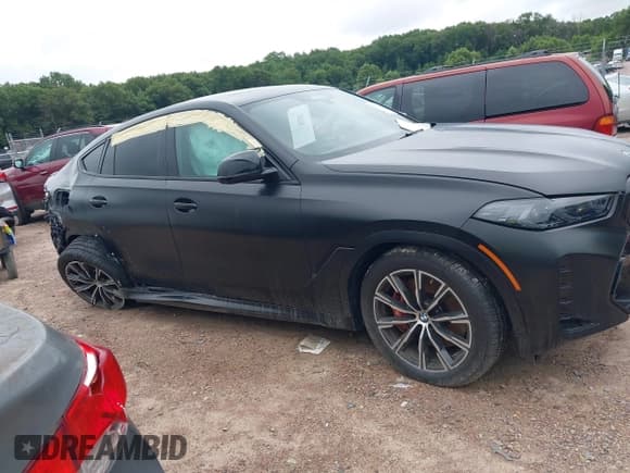 ✅ 2024 BMW X6 M60i • VIN: 5UX43EX04R9T65932 • Lot: 42758977. Wystawiony na IAAI z przebiegiem Nie podano. Bezpłatny archiwum sprzedaży aukcyjnych z USA i szczegółowy raport historii pojazdu na DreamBid. Zdjęcie 13.
