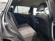 ✅ 2024 Toyota RAV4 XLE • VIN: 2T3P1RFV6RW470092 • Lot: 71018235. Wystawiony na Copart z przebiegiem 27 518 mil. Bezpłatny archiwum sprzedaży aukcyjnych z USA i szczegółowy raport historii pojazdu na DreamBid. Zdjęcie 10.