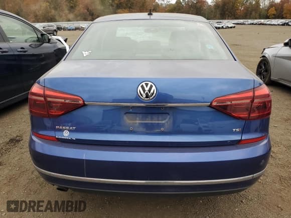 ✅ 2017 Volkswagen Passat S • VIN: 1VWAT7A39HC074179 • Lot: 90416055. Wystawiony na Copart z przebiegiem Nie podano. Bezpłatny archiwum sprzedaży aukcyjnych z USA i szczegółowy raport historii pojazdu na DreamBid. Zdjęcie 6.