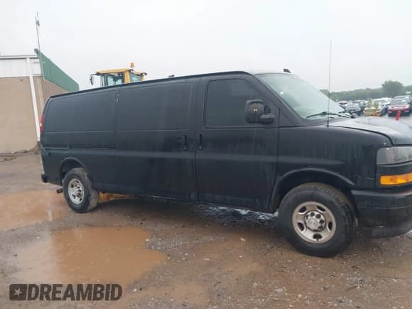 ✅ 2019 Chevrolet Express Cargo • VIN: 1GCWGBFPXK1228249 • Лот: 42830263. Опубликован ранее на IAAI с пробегом 304 812 миль. Бесплатный доступ к архиву аукционных продаж из США и подробный отчёт об истории автомобиля на DreamBid. Изображение 13.