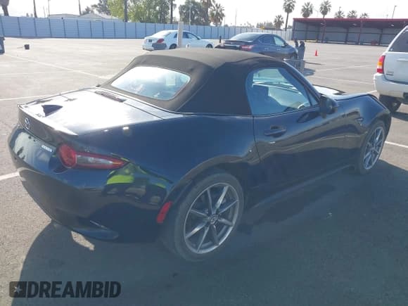 ✅ 2023 Mazda MX-5 Miata Grand Touring • VIN: JM1NDAD71P0553841 • Lot: 42111567. Wystawiony na IAAI z przebiegiem 27 058 mil. Bezpłatny archiwum sprzedaży aukcyjnych z USA i szczegółowy raport historii pojazdu na DreamBid. Zdjęcie 4.